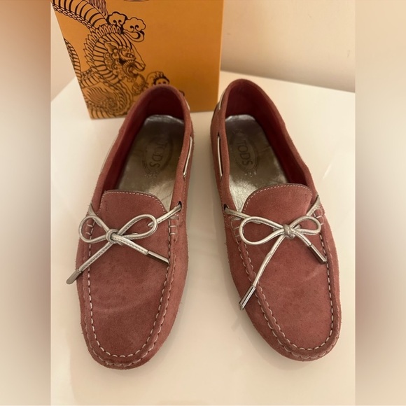 Tod’s suede bow loafers - Picture 2 of 5